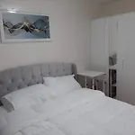 Lovely 2 Bedroom Condo With Free Secured Parking